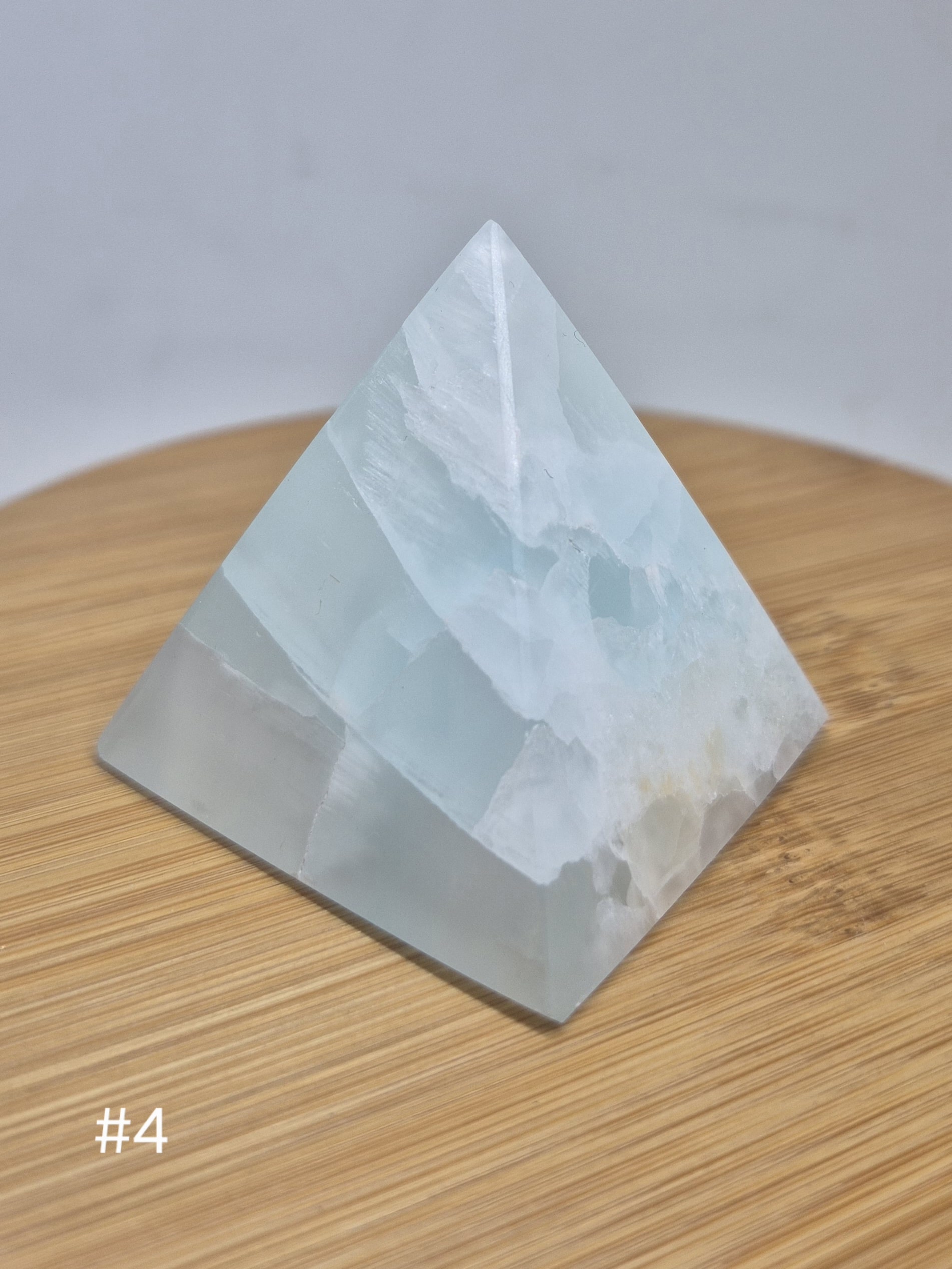 Calcit karibisch Pyramide #4 3