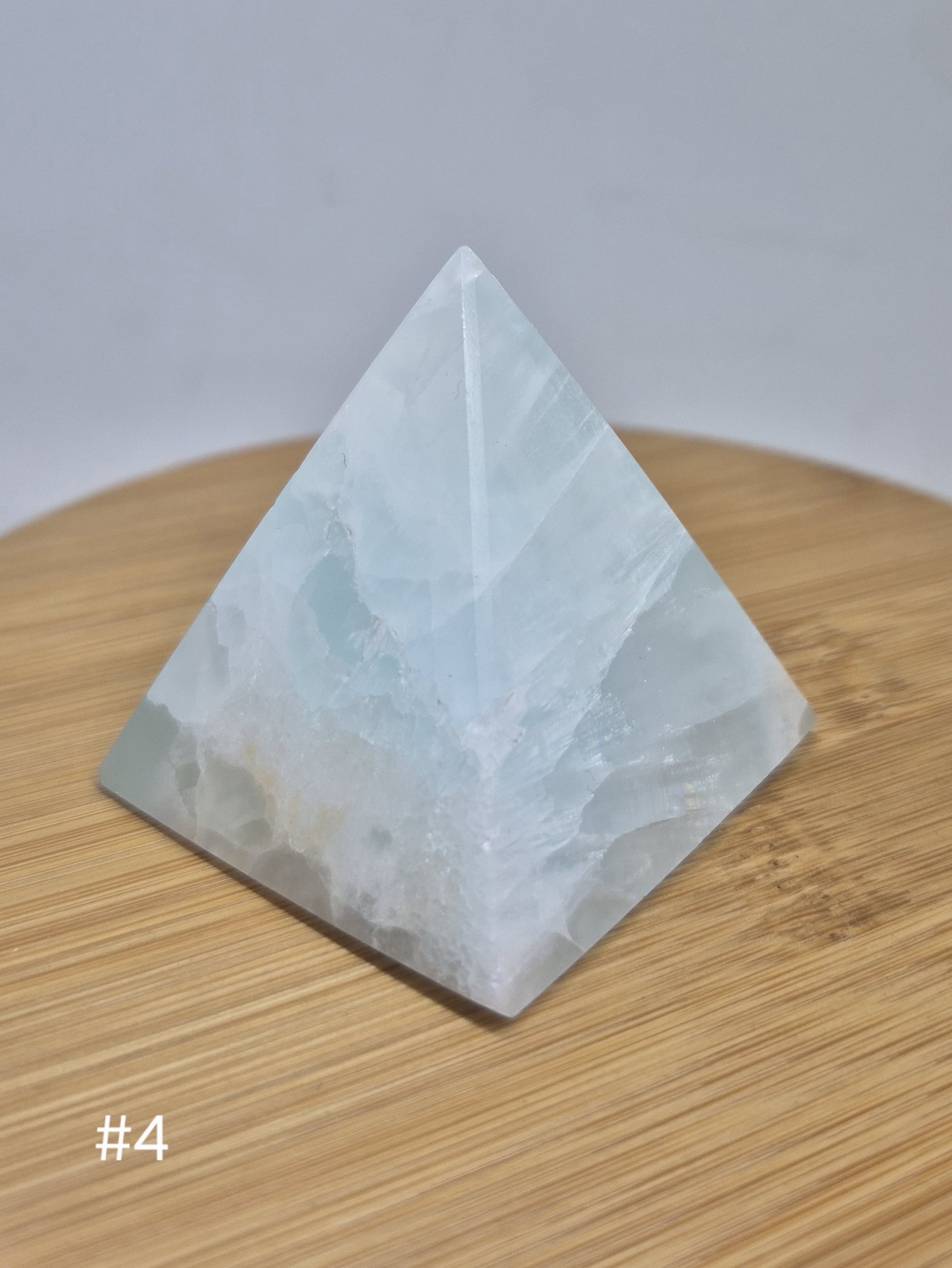 Calcit karibisch Pyramide #4 4